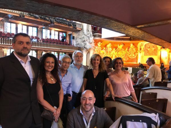 Parte del equipo momentos antes de comenzar el acto de entrega