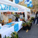 Imatge de la parada d'Alzheimer Catalunya Fundació per Sant Jordi